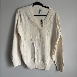 NWT- Women’s GAP Cream Sweater- Size XL